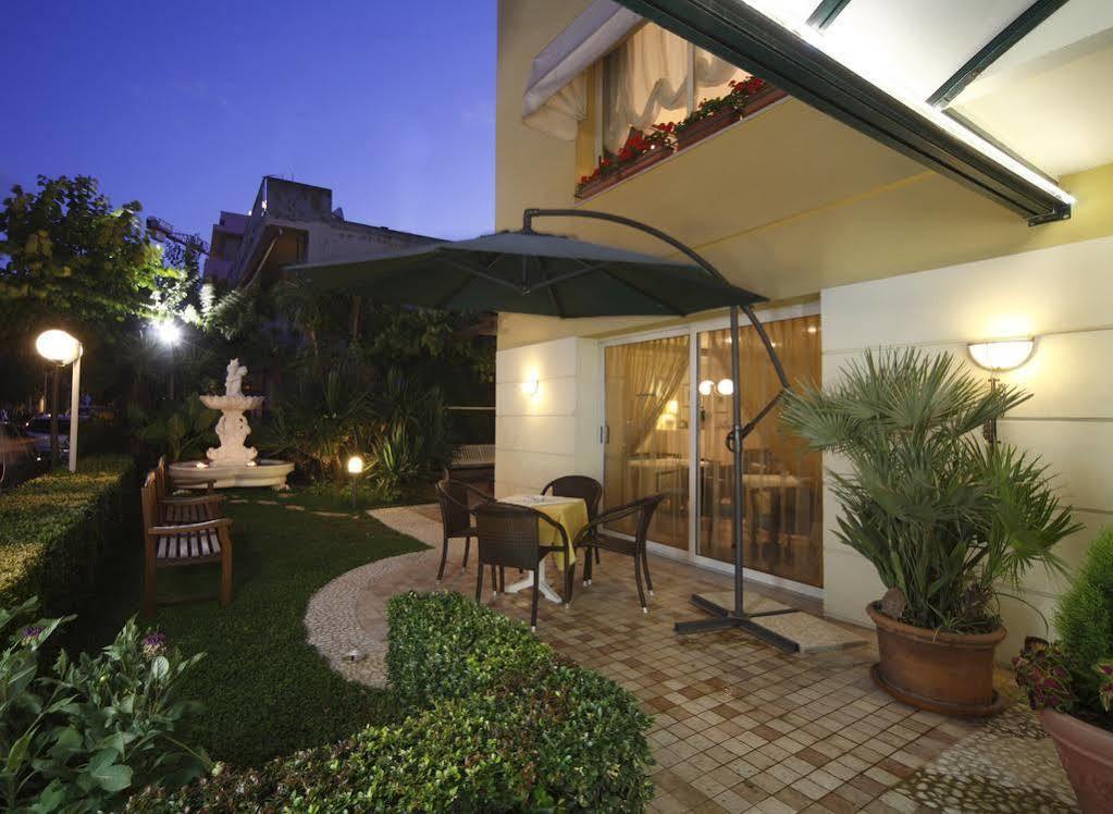 Hotel Houston Rimini Exteriér fotografie